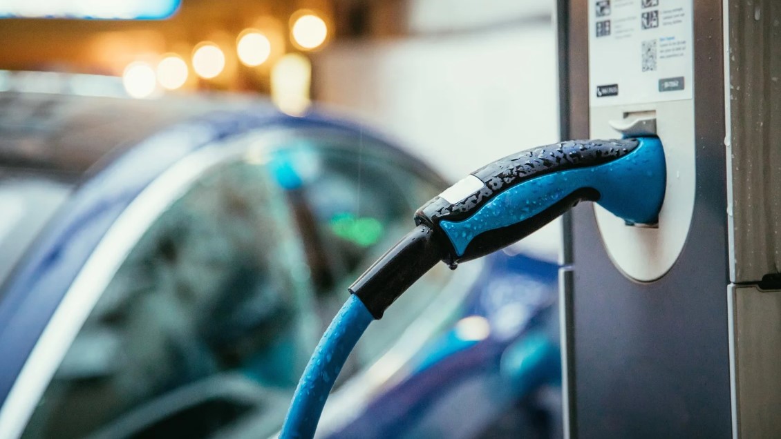 Beispielbild für e-Auto an Ladesäule